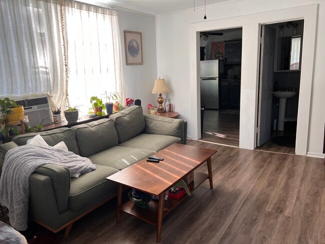 Sala de estar - 810 Shull St Unidad A