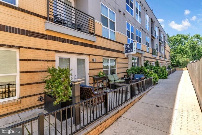 Building Photo - 1800 Mt Vernon Ave Unit 210 Rental