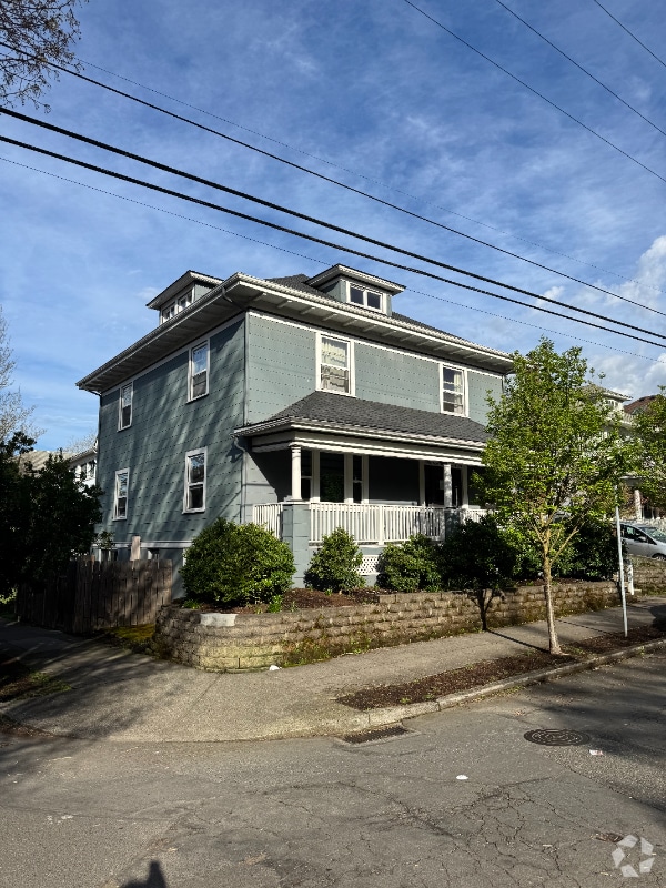 Building Photo - 1035 SE 14th Ave Rental