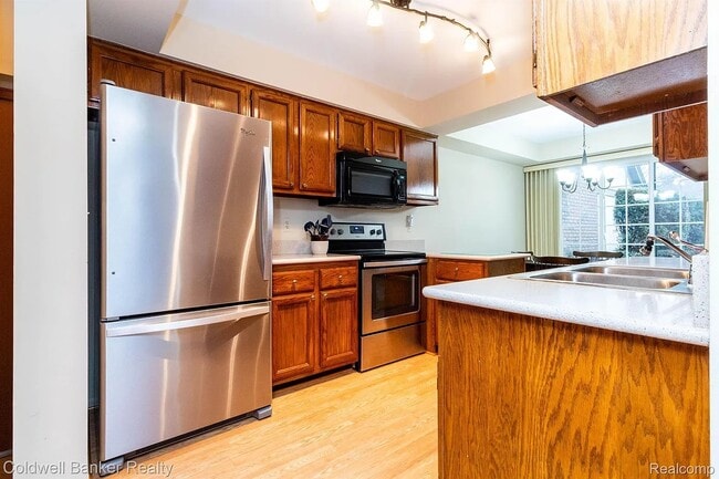 Kitchen - 235 Meadow Lane Cir