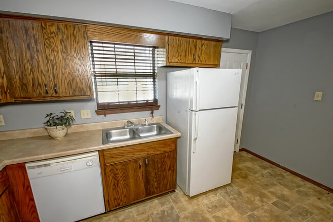 Photo - 16382 Hooper Rd Unit A1