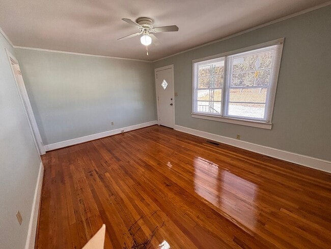 Photo - 2 Bedrooms- 1 Bathroom- House in Rome!