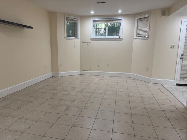 Photo - 1928 17th St NW