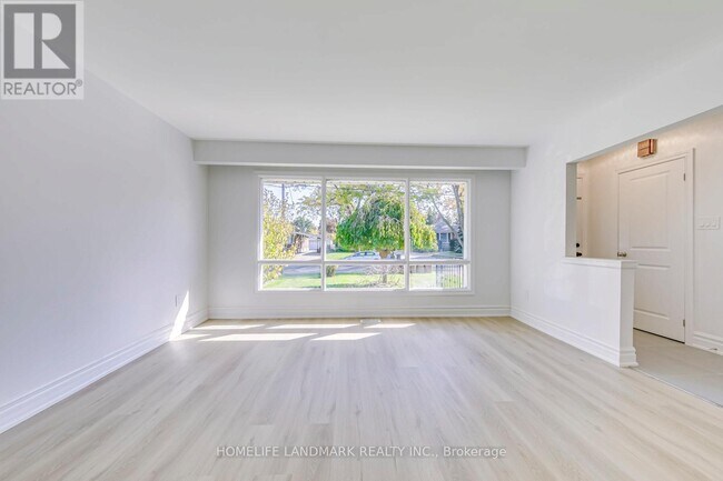 Photo - 146 Manning Ave