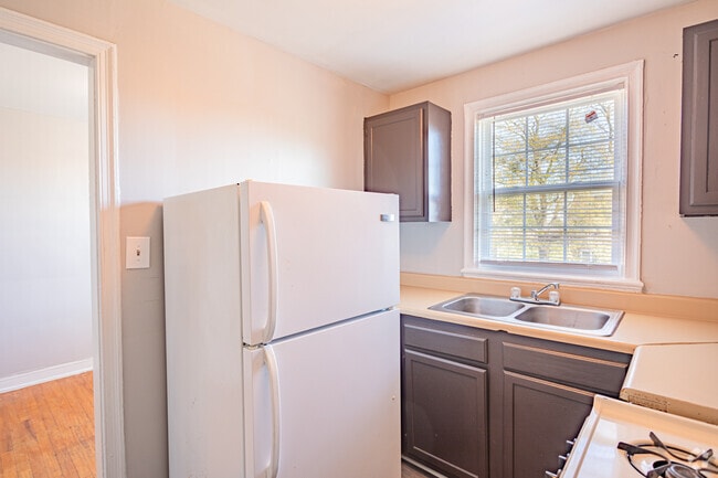 2BR, 1BA