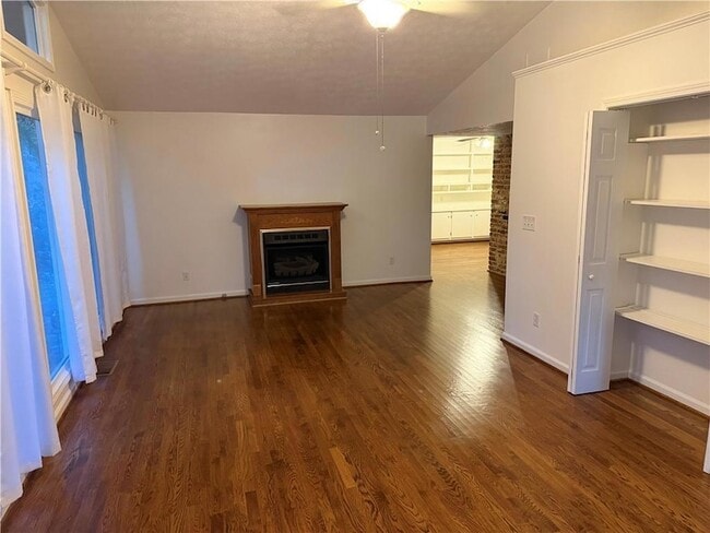 Photo - 2022 Woodbine Terrace NE