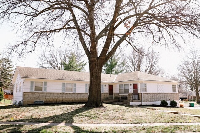 Building Photo - Spacious 3 Bedroom, 2 Bath Duplex with Att... Rental