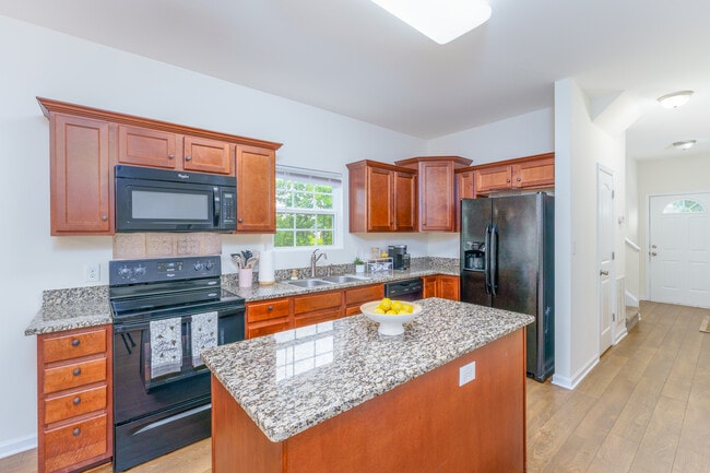 Photo - 131 High Bluff Cir