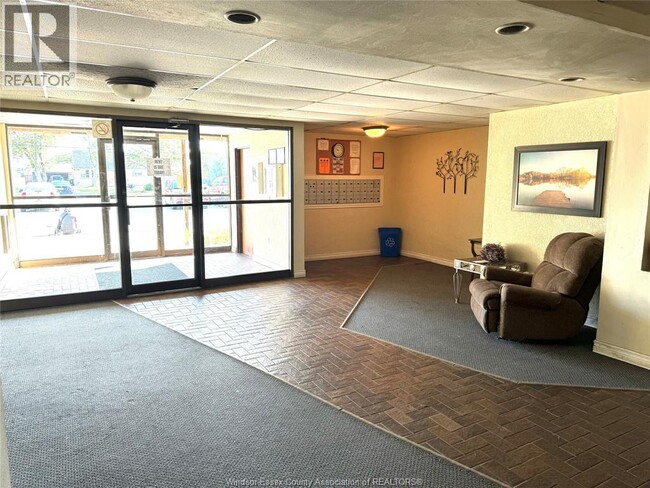 Photo - 2565 Lauzon Rd Unit 211