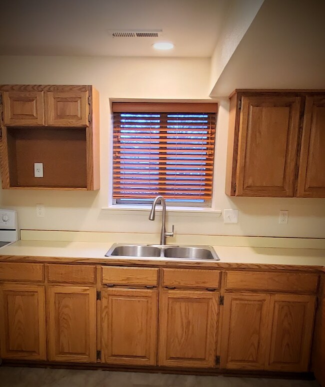 Photo - 570 Reser Rd