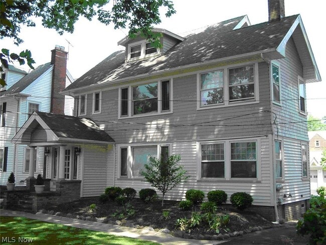 Building Photo - 13834 Clifton Blvd