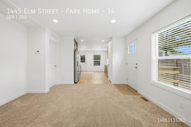 Photo - 1445 Elm St