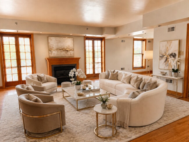 Large sunlit Living Room - The Emerson