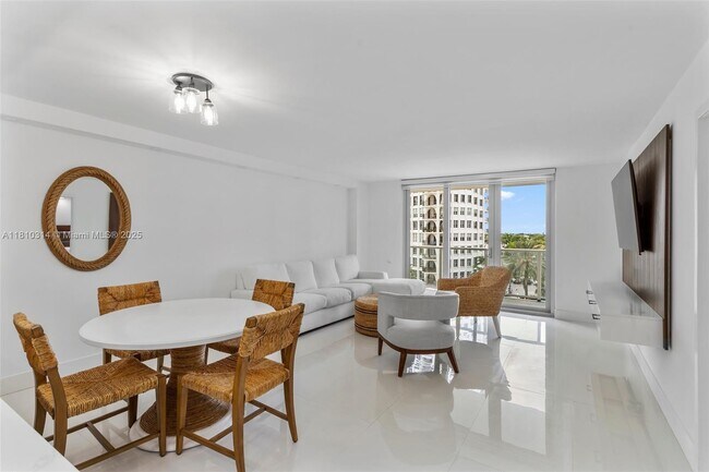 Building Photo - 5701 Collins Ave Unit 503 Rental