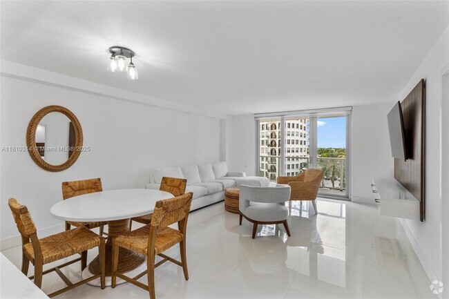 Building Photo - 5701 Collins Ave Unit #503 Rental