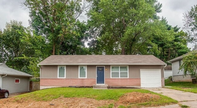 Beautiful Kansas City Home with LVP Floori... - Beautiful Kansas City Home with LVP Floori...