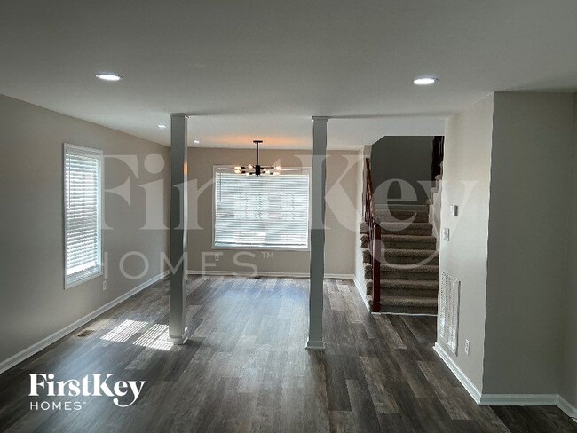 Photo - 900 Fisher Ct