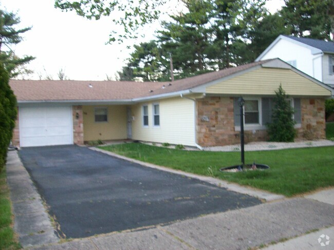 Building Photo - 30 Hinsdale Ln Rental