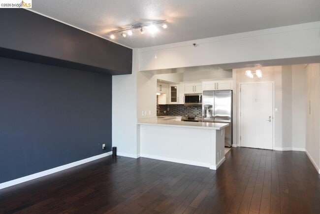 Photo - 6363 Christie Ave Unidad 602