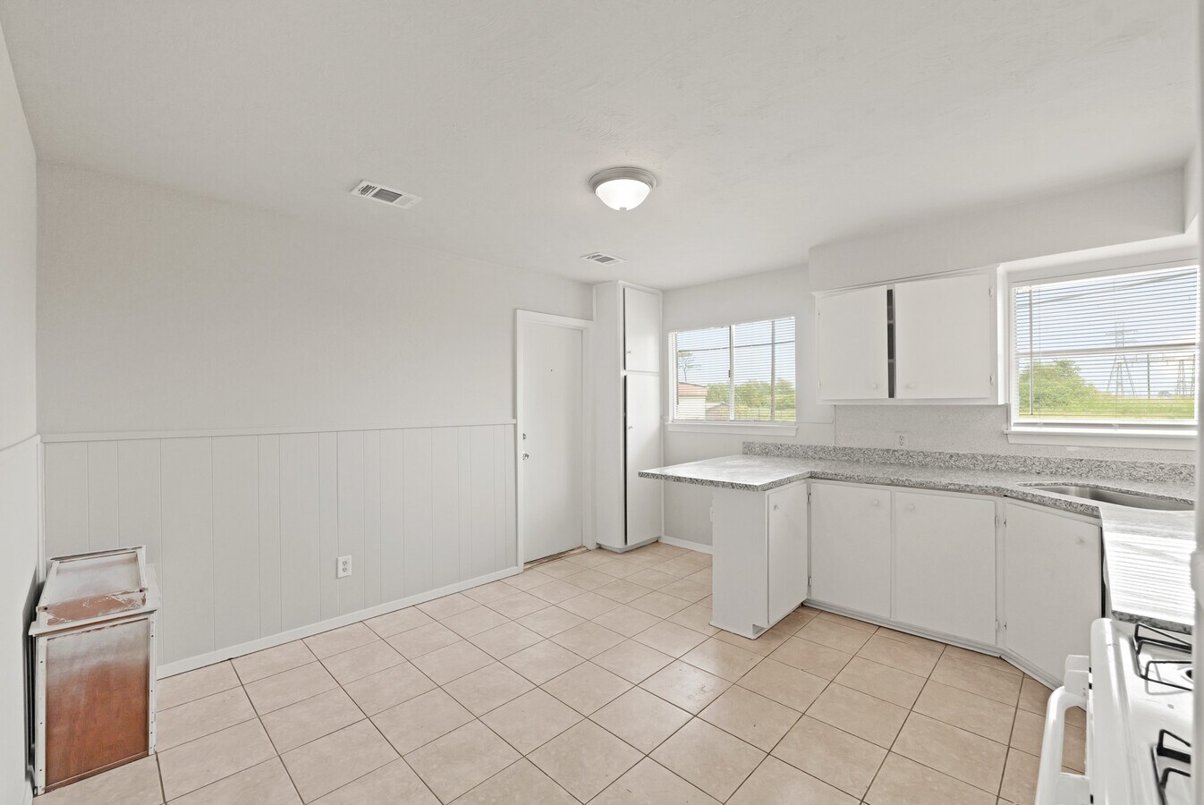 Photo - 326 Brookview St