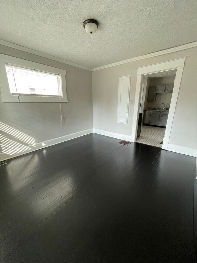 200 off first months rent Ball State Uni... Rental House Rental in Muncie, IN