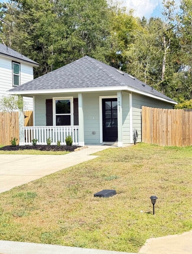 Photo - 16527 Jasmine Marie Pl