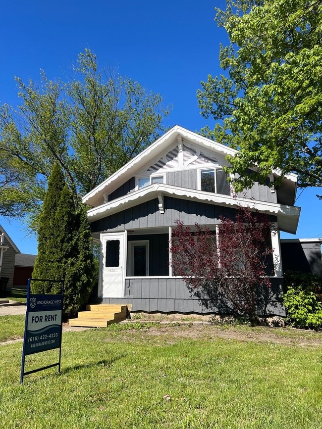 Building Photo - Spacious 4 Bedroom Home - Graafschap