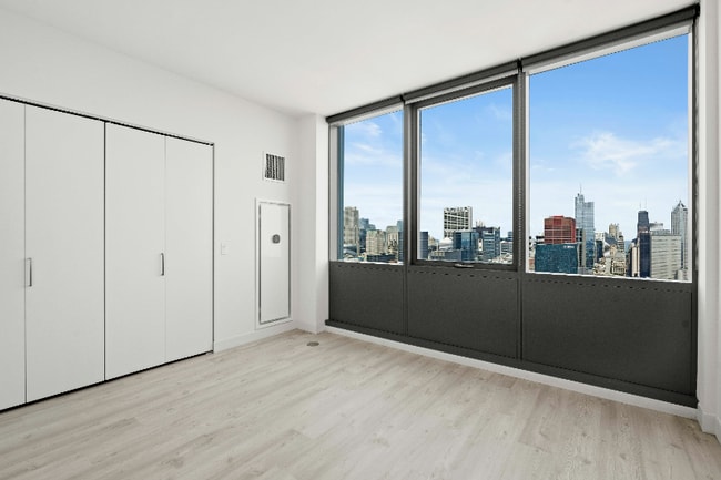 Photo - 801 S Michigan Ave