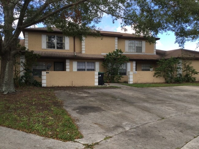 Building Photo - Spacious 3 bedroom, 2 bathrooms multiplex unit. 2 story in Alafaya