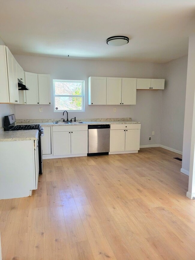 Photo - Renovated and Ready to Rent...340 N Aurora Collinsville