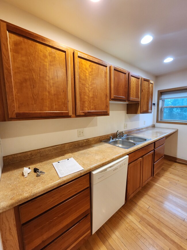 Building Photo - 522 S Park St Unit 201 Rental