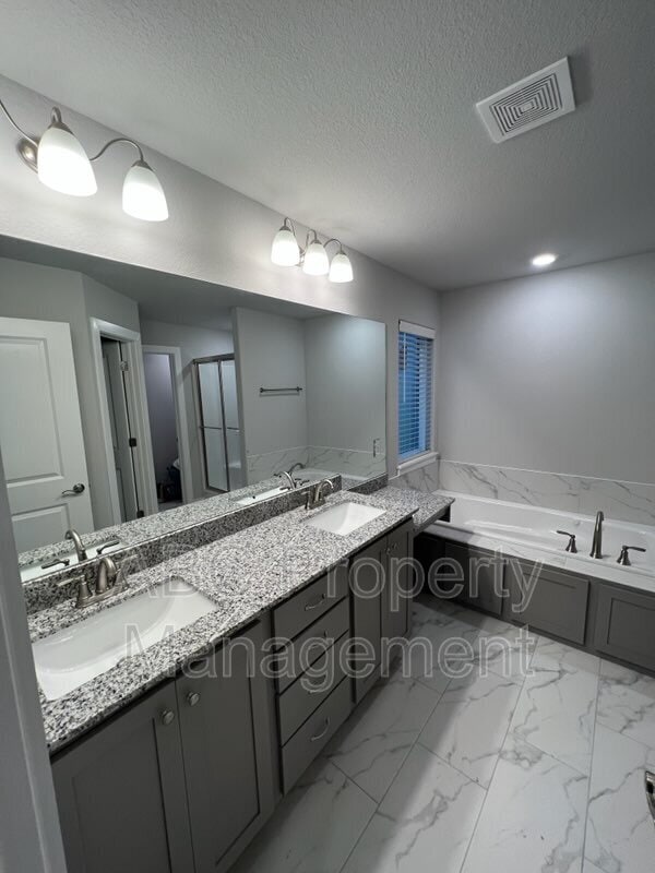 Photo - 426 W Tyler Rd