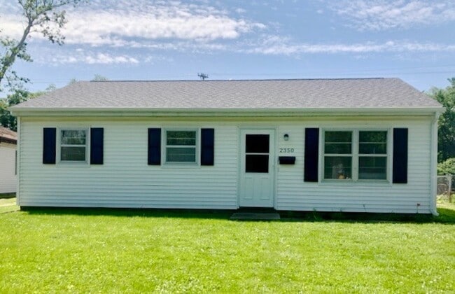 Building Photo - Recently updated 3 BR/1 BA plus a BONUS ROOM! Rental
