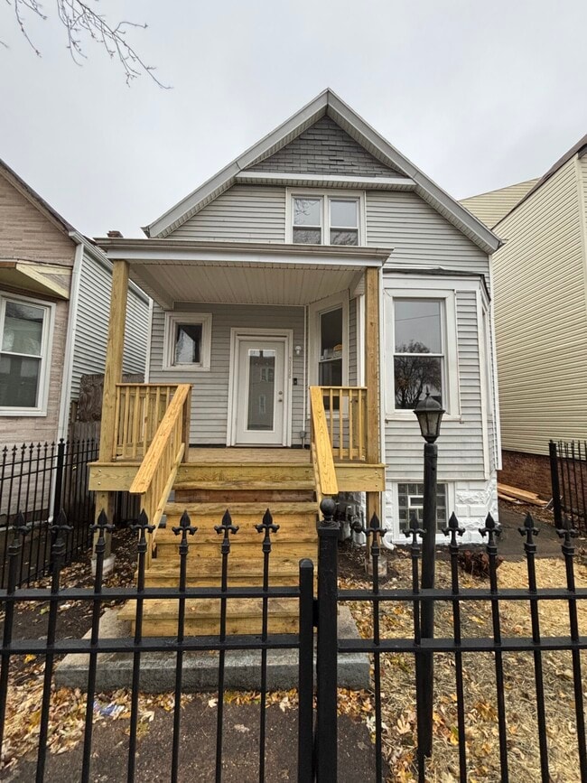 Building Photo - 3836 W Wabansia Ave