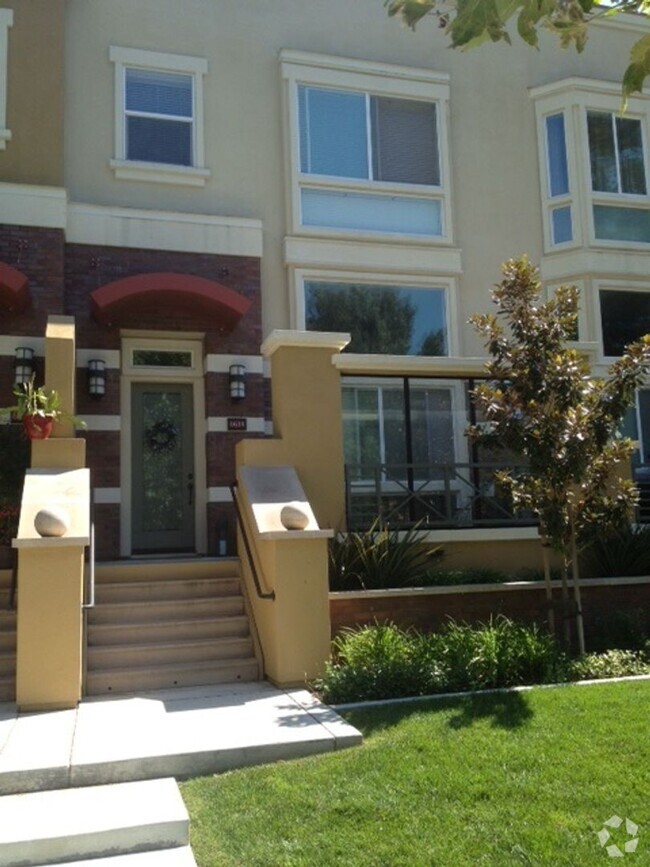 Building Photo - Dublin Beautiful Tralee Neighborhood 3BD /... Rental