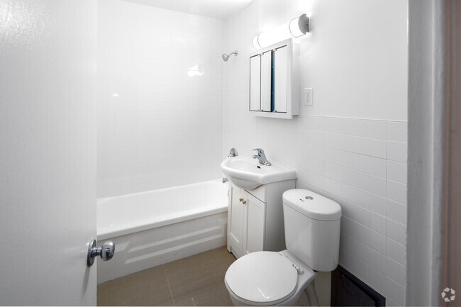 1 BR, 1 BA - 730 SF