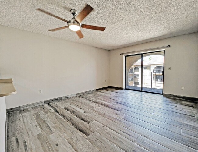Photo - 3033 E Devonshire Ave