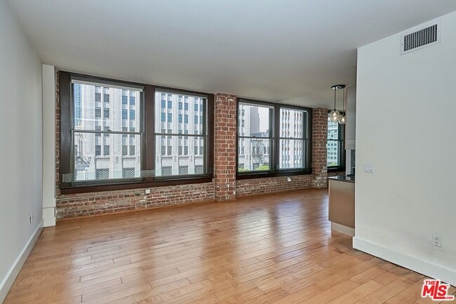 Photo - 460 S Spring St Unidad 501 Rental