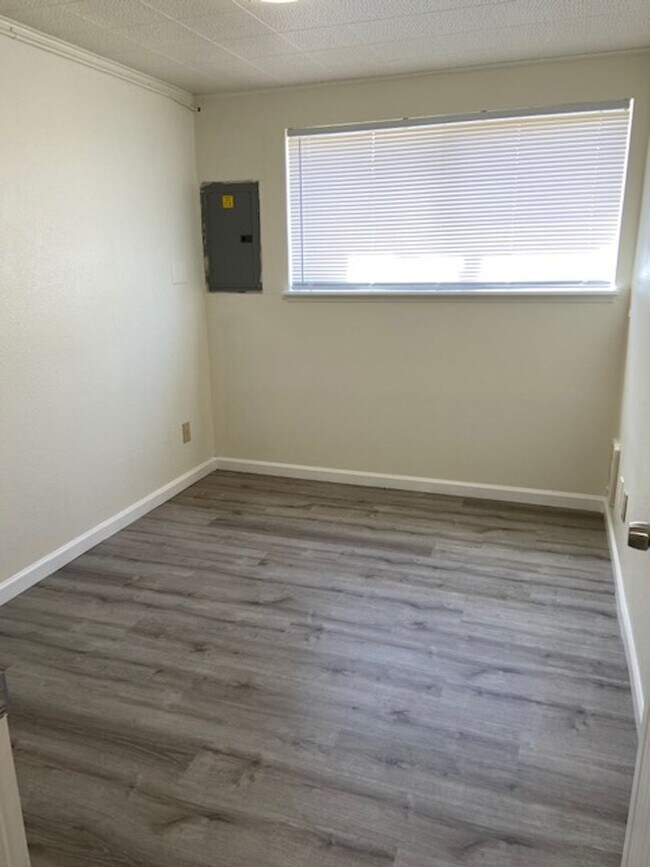 10804-10810 Davisson Road SW