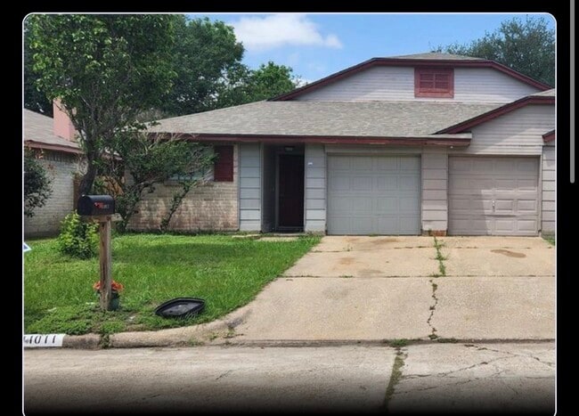 Building Photo - 11013 Crenchrus Ct