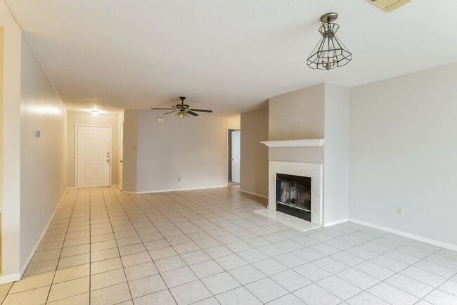 Photo - 28907 Binefield St