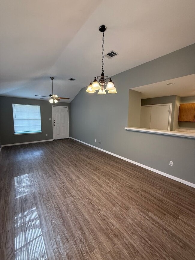 Photo - 2221 Creekside Ln Unidad 2221 Creekside Ln #B