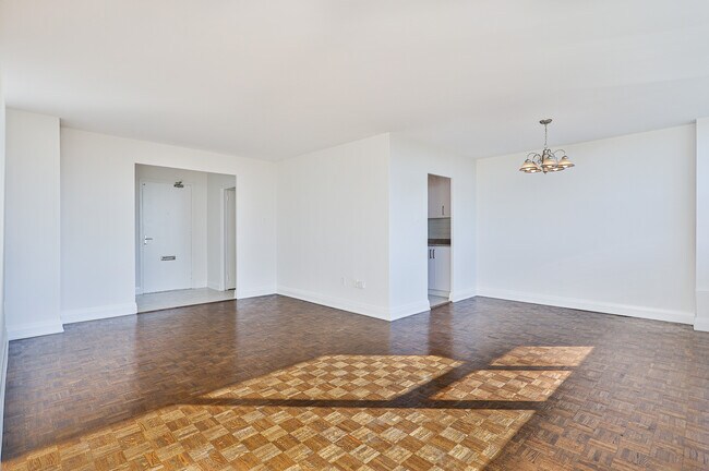 1-Bed - Living Room - 185 Shaughnessy Blvd