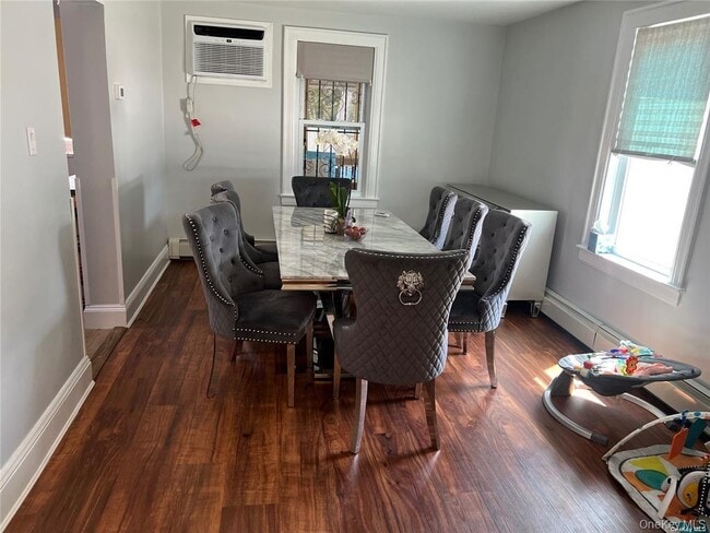 Photo - 1261 Waverly St