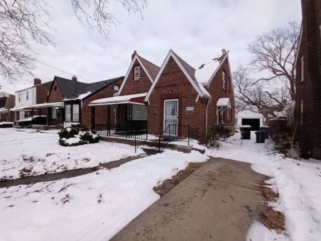 Photo - 3 bedroom/1.5 bath now available! $1300/mo!