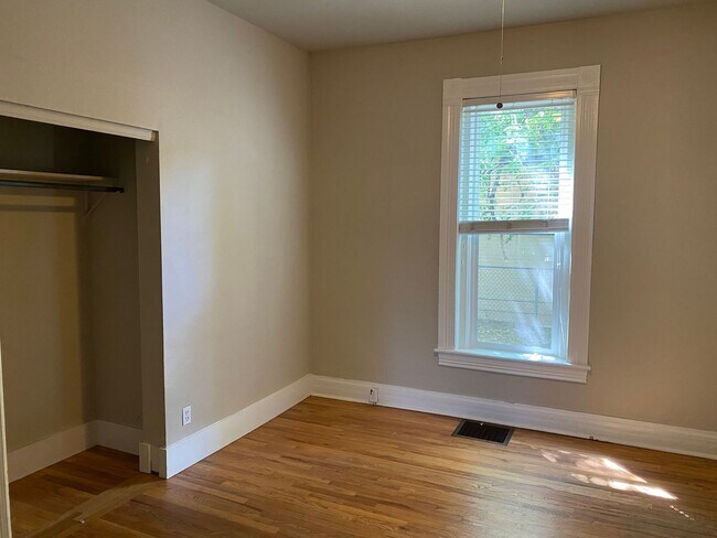Photo - 2119 S Ogden St Unidad #1