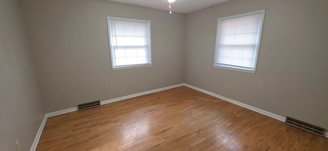 Photo - Beautiful 3 Bedroom Ranch in the Kickapoo School District! $1495