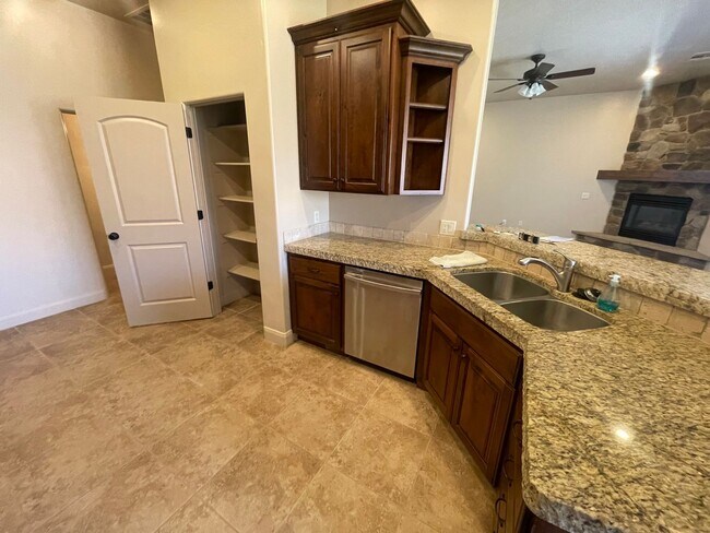Photo - Great home and Pet Friendly!! ADA tub/shower