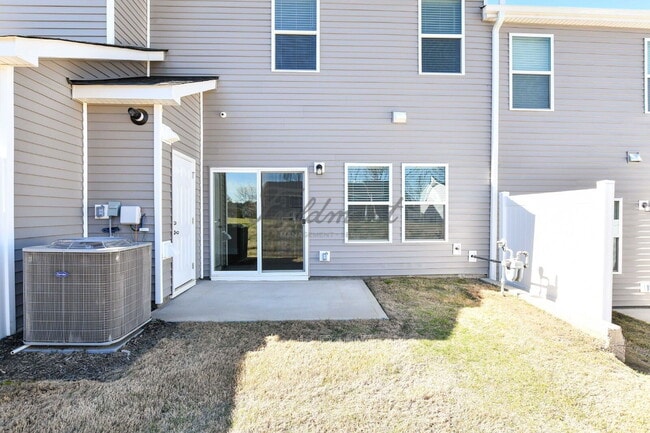 Photo - 429 Ellis Mill St