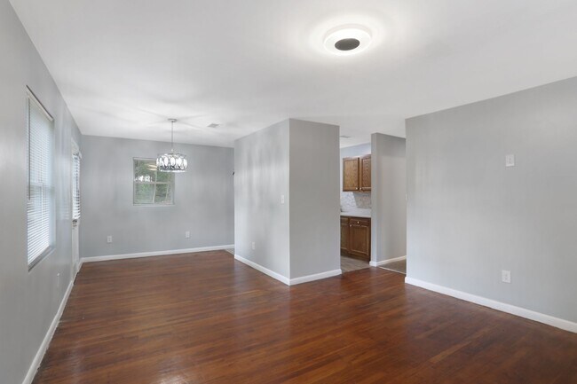 Photo - 3189 Ward Dr SW